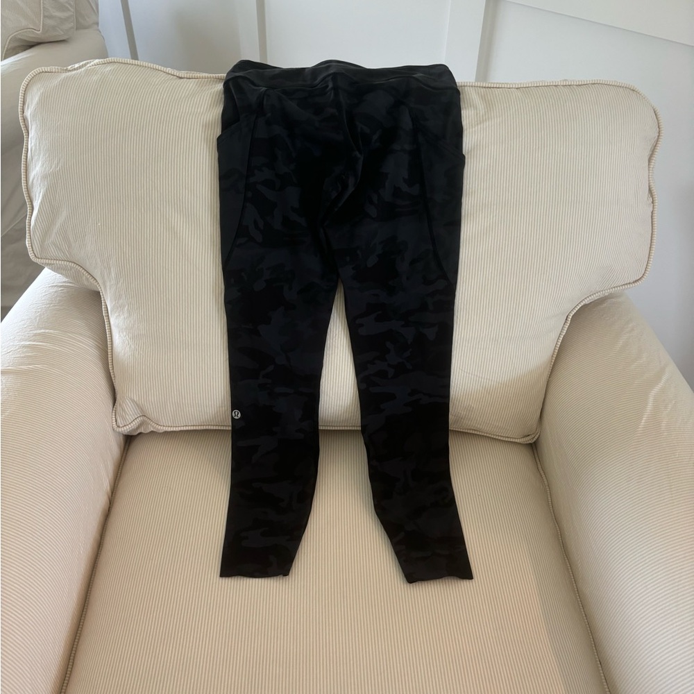 LULU LEMON camo leggings size 6 Only worn once